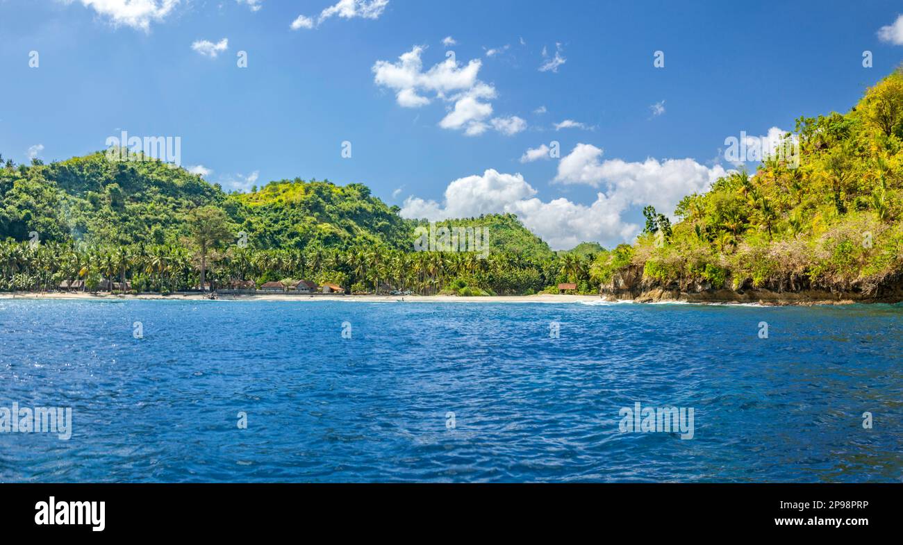 Crystal Bay, Nusa Penida, ist eine kurze Bootsfahrt über den Kanal von der Insel Bali und einem beliebten Schnorchel- und Tauchgebiet, Indonesien. Stockfoto