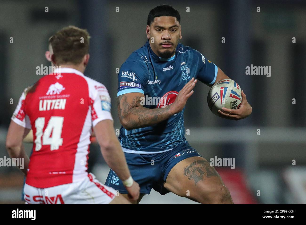 Kingston upon Hull, Großbritannien. 10. März 2023. Thomas Mikaele #18 von Warrington Wolves in Aktion während der Betfred Super League Runde 4 Spiel Hull KR vs Warrington Wolves in Sewell Group Craven Park, Kingston upon Hull, Großbritannien, 10. März 2023 (Foto von James Heaton/News Images) in Kingston upon Hull, Großbritannien, am 3./10. März 2023. (Foto: James Heaton/News Images/Sipa USA) Guthaben: SIPA USA/Alamy Live News Stockfoto