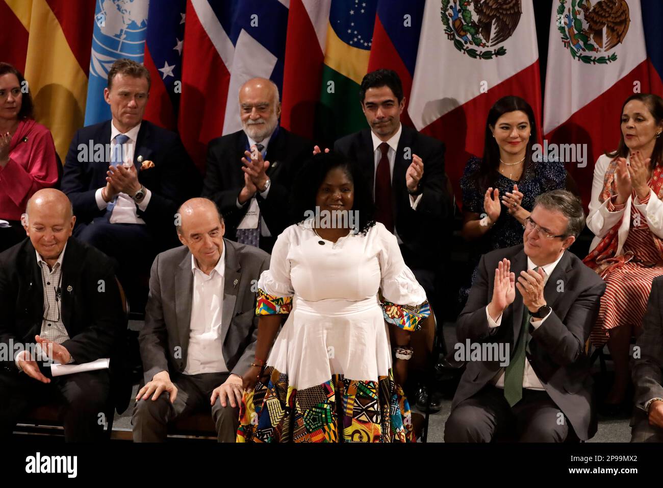 Mexiko-Stadt, Mexiko. 10. März 2023. Außenminister Marcelo Ebrard und kolumbianische Vizepräsidentin Francia Marquez zum Abschluss des "zweiten Verhandlungszyklus der Friedensgespräche zwischen der Regierung Kolumbiens und der Nationalen Befreiungsarmee" im Antiguo Colegio de San Ildefonso in Mexiko-Stadt. Am 10. März 2023 in Mexiko-Stadt, Mexiko (Kreditbild: © Luis Barron/Eyepix via ZUMA Press Wire) NUR REDAKTIONELLER GEBRAUCH! Nicht für den kommerziellen GEBRAUCH! Stockfoto