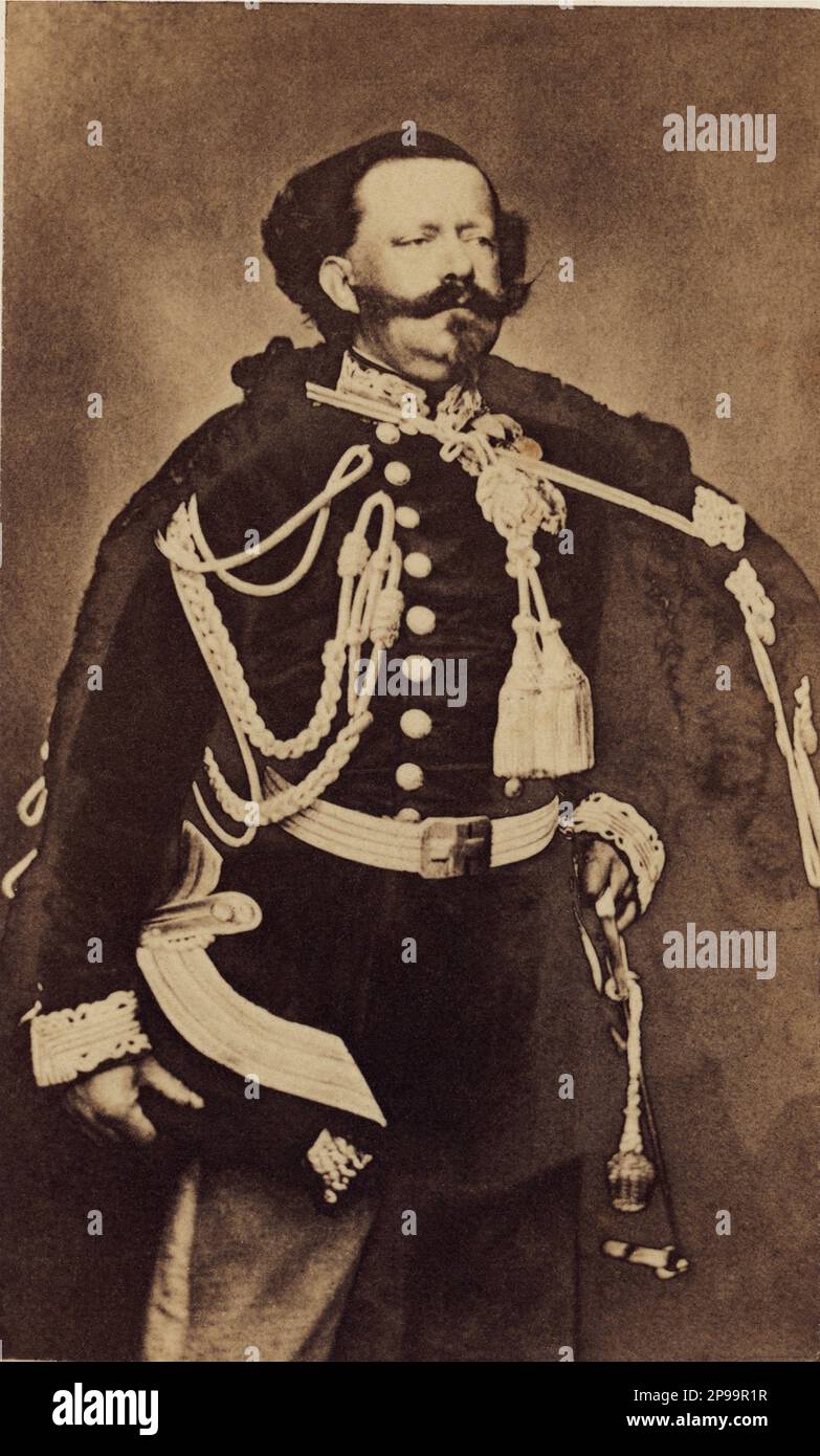 1870 Ca, Italien : der italienische König VITTORIO EMANUELE II di SAVOIA ( 1820 - 1888 ). Foto von Disderi , Paris - Italien - ITALIA - CASA SAVOIA - REALI - Nobiltà ITALIANA - SAVOY - ADEL - KÖNIGE - GESCHICHTE - FOTOSTORICHE - Könige - nobili - Nobiltà - BELGIO - Portrait - Rituto - Baffi - Schnurrbart - Militäruniform - Divisa uniforme militare - ITALIA -- - Archivio GBB Stockfoto