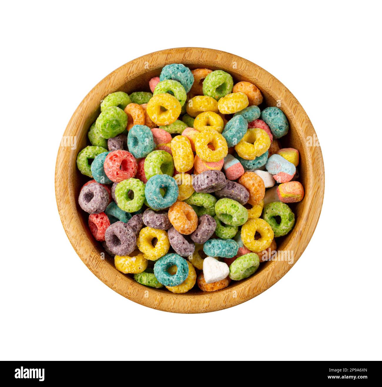 Bunte Frühstücksringe in der isolierten Schüssel. Fruit Loops, fruchtige Cerealien-Ringe, farbenfrohe Corn Cerealien auf weißem Hintergrund, Draufsicht Stockfoto
