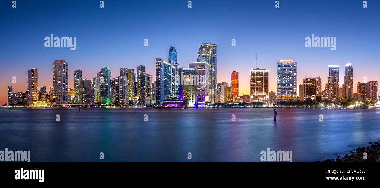 Panoramablick über Miami in der Abenddämmerung, Florida Stockfoto