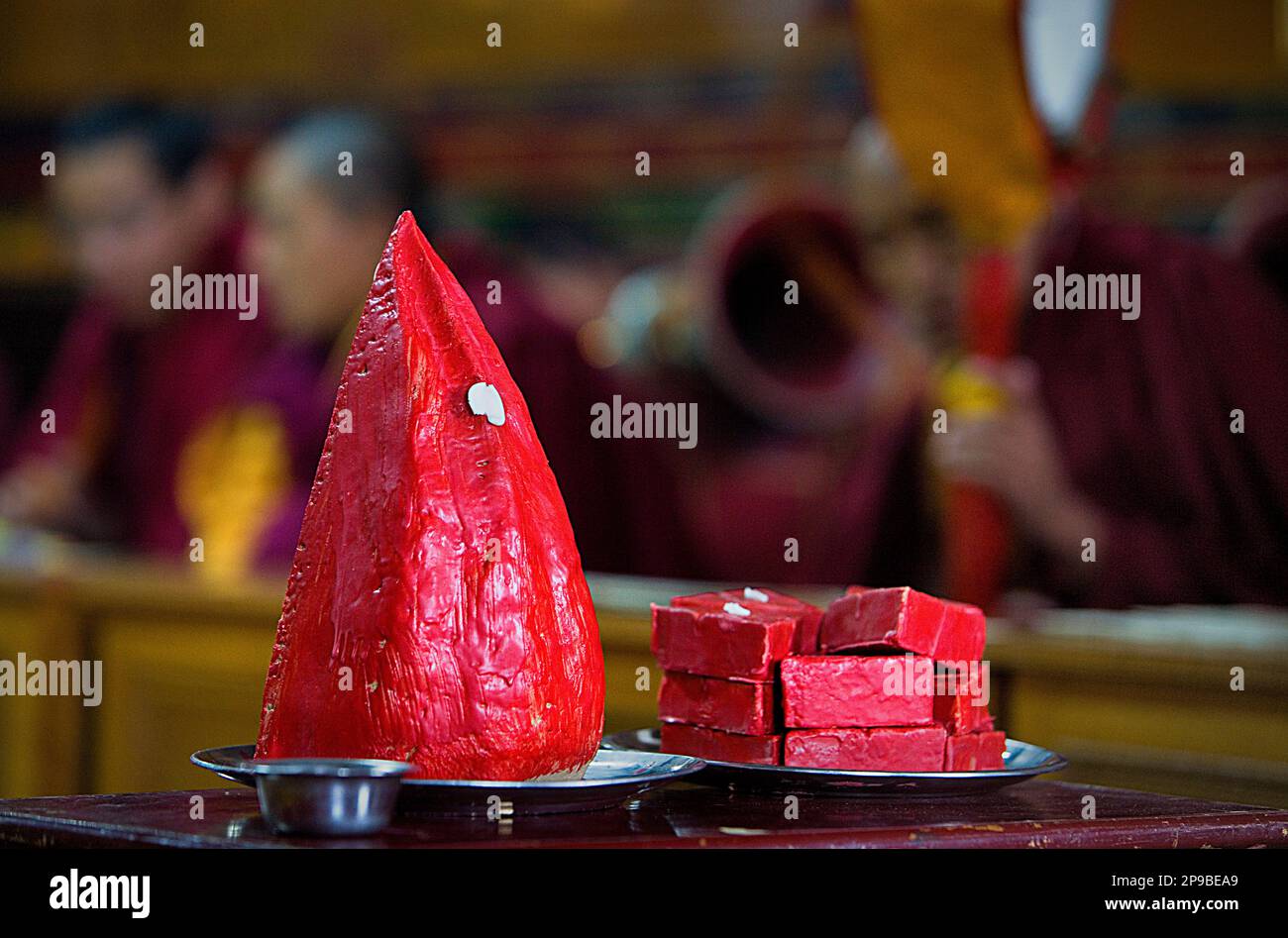Angebot, Puja in Dip Tse Chok Ling Monastery.McLeod Ganj, Dharamsala Himachal Pradesh Zustand, Indien, Asien Stockfoto