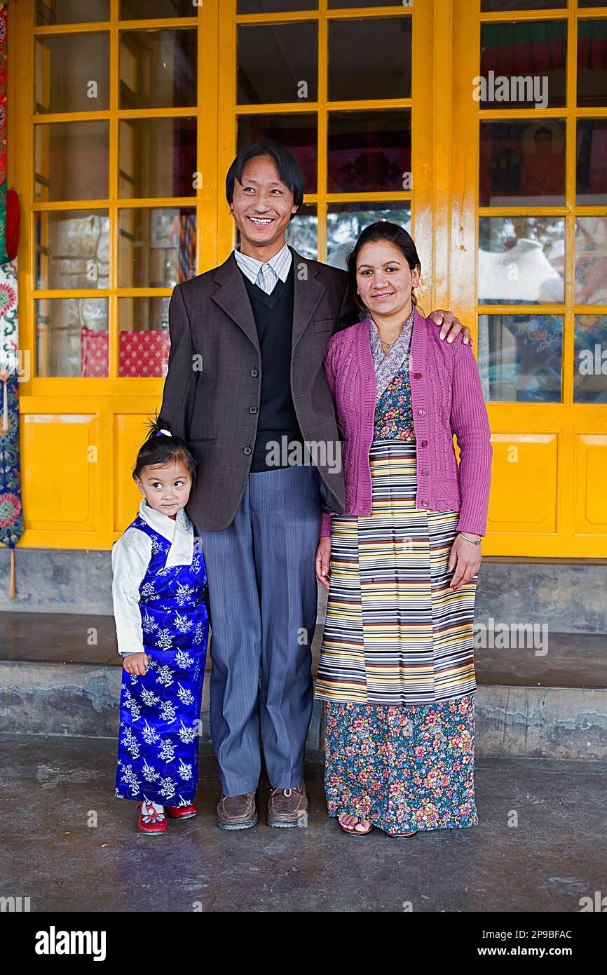 Tibetische Familie in Namgyal Kloster in Tsuglagkhang complex. McLeod Ganj, Dharamsala Himachal Pradesh Zustand, Indien, Asien Stockfoto