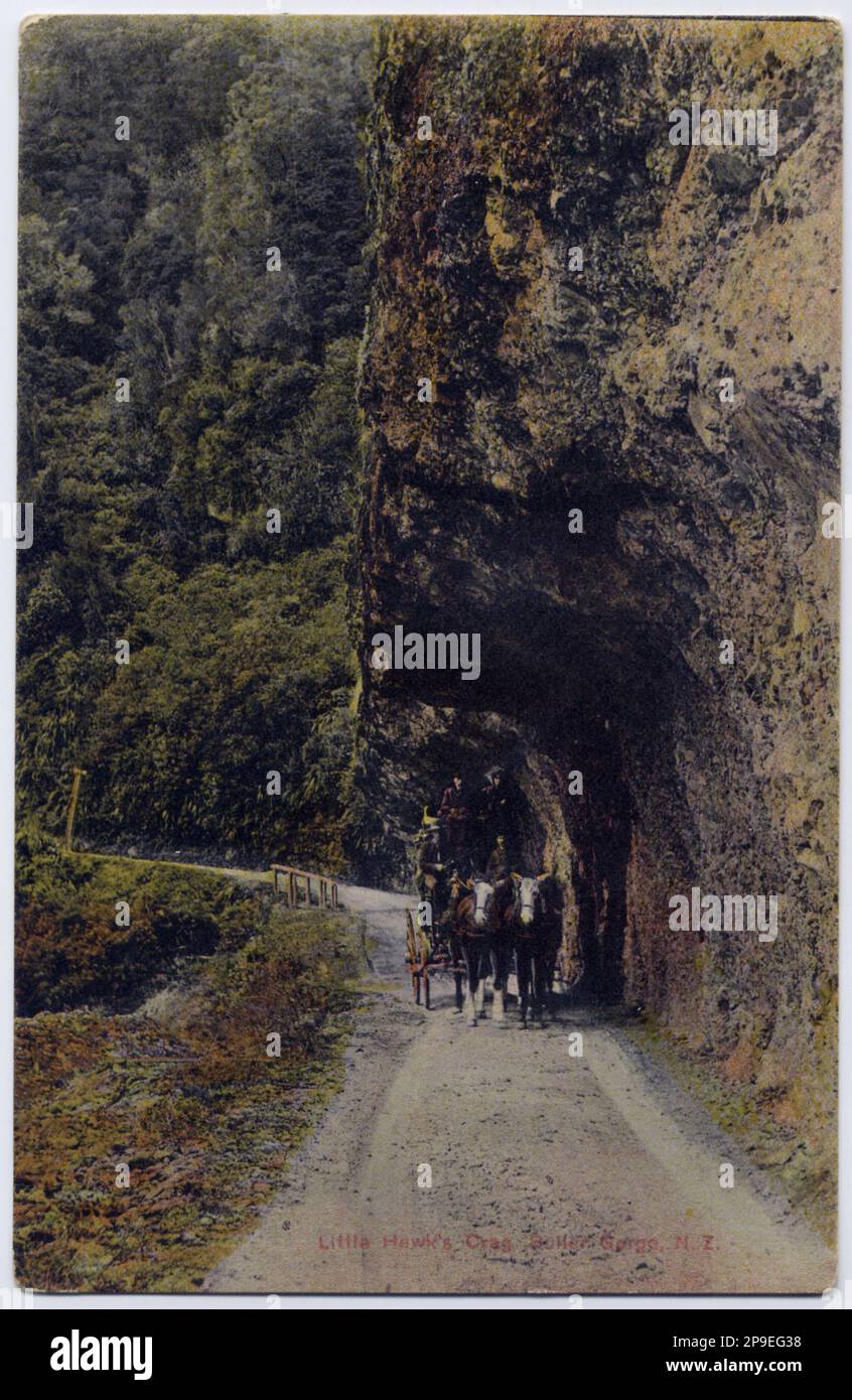 Farbe Postkarte von Falken Felsen auf der Straße durch Buller Gorge, Westland, Neuseeland, voraussichtlich Anfang 1900. Stockfoto