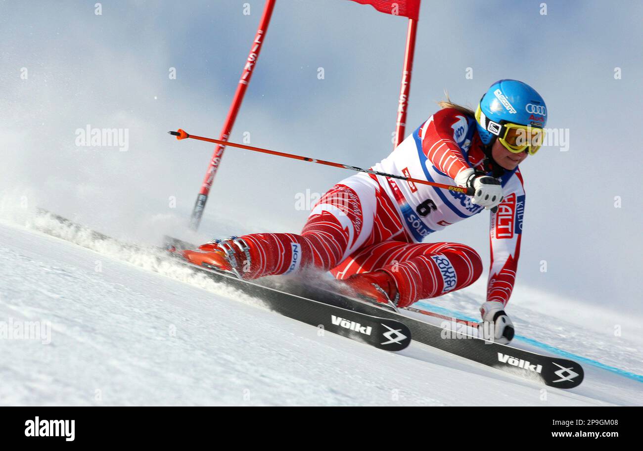 Finland&amp;#39;s Tanja Poutiainen speeds down the course on her way to take ...