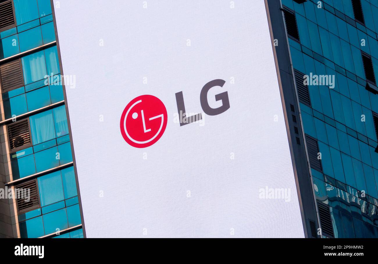 LG Electronics, 7. März 2023 : das Firmenlogo von LG Electronics ist auf einer LED-Werbetafel in Seoul, Südkorea, zu sehen. Kredit: Lee Jae-Won/AFLO/Alamy Live News Stockfoto