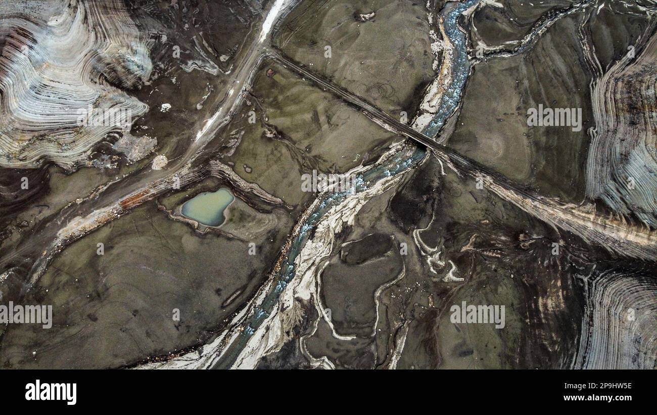 Bursa, Türkei. 11. Februar 2023. Der Staudamm NilÃ¼fer Barrage, der 1,47 Quadratkilometer große NilÃ¼fer-Staudamm, der den Trinkwasserbedarf von Bursa deckt, der viertgrößten Stadt der Türkei mit 3 Millionen 194 720 Einwohnern, ist völlig ausgetrocknet, weil es in der Region seit einiger Zeit nicht geregnet hat. Der Staudamm mit einer jährlichen Wasserkapazität von 60 Millionen Kubikmetern wurde durch die jüngste saisonale Dürre beeinträchtigt, und der Wasserstand fiel aufgrund unzureichender Niederschläge auf Null. Als Vorsichtsmaßnahme, BUSK? Ich schickte eine Warnmeldung an alle Abonnenten in der Stadt, um Wasser zu sparen. Stockfoto