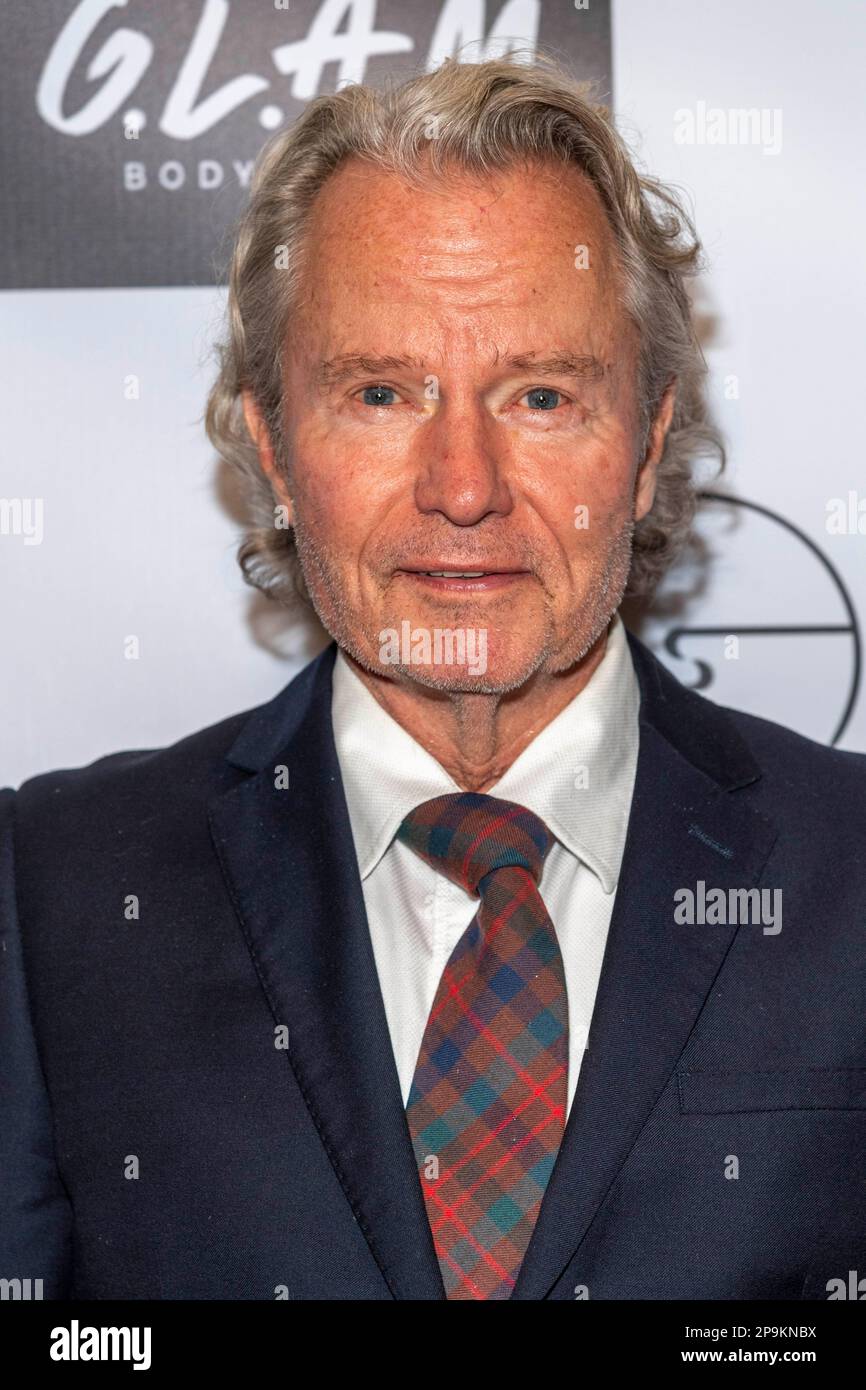 Schauspieler John Savage nimmt am 10. März 2023 an der jährlichen Pre-Oscar Gala und der Geschenksuite 15. von Suzanne DeLaurentiis Teil, um unsere Veteranen im Luxe Hotel, Los Angeles, CA, zu ehren Stockfoto