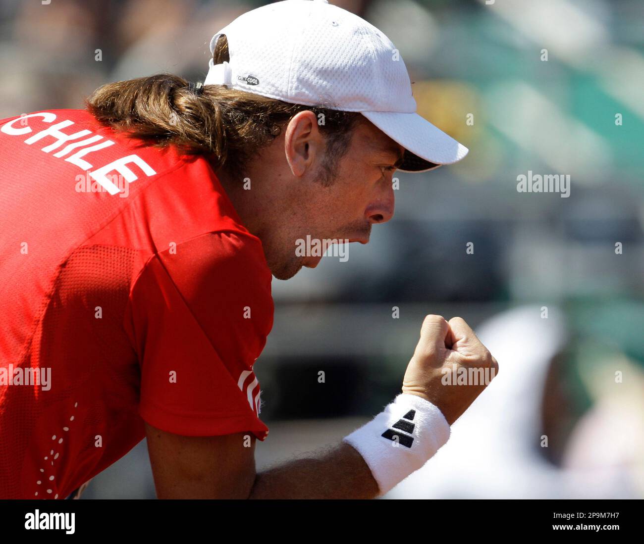 Chile's Nicolas Massu reacts after wining the second set against Australia's Chris Guccione during their Davis Cup World Group play-off tennis match in Antofagasta, Chile, Friday, Sept. 19, 2008. (AP Photo/Roberto Candia) Stockfoto