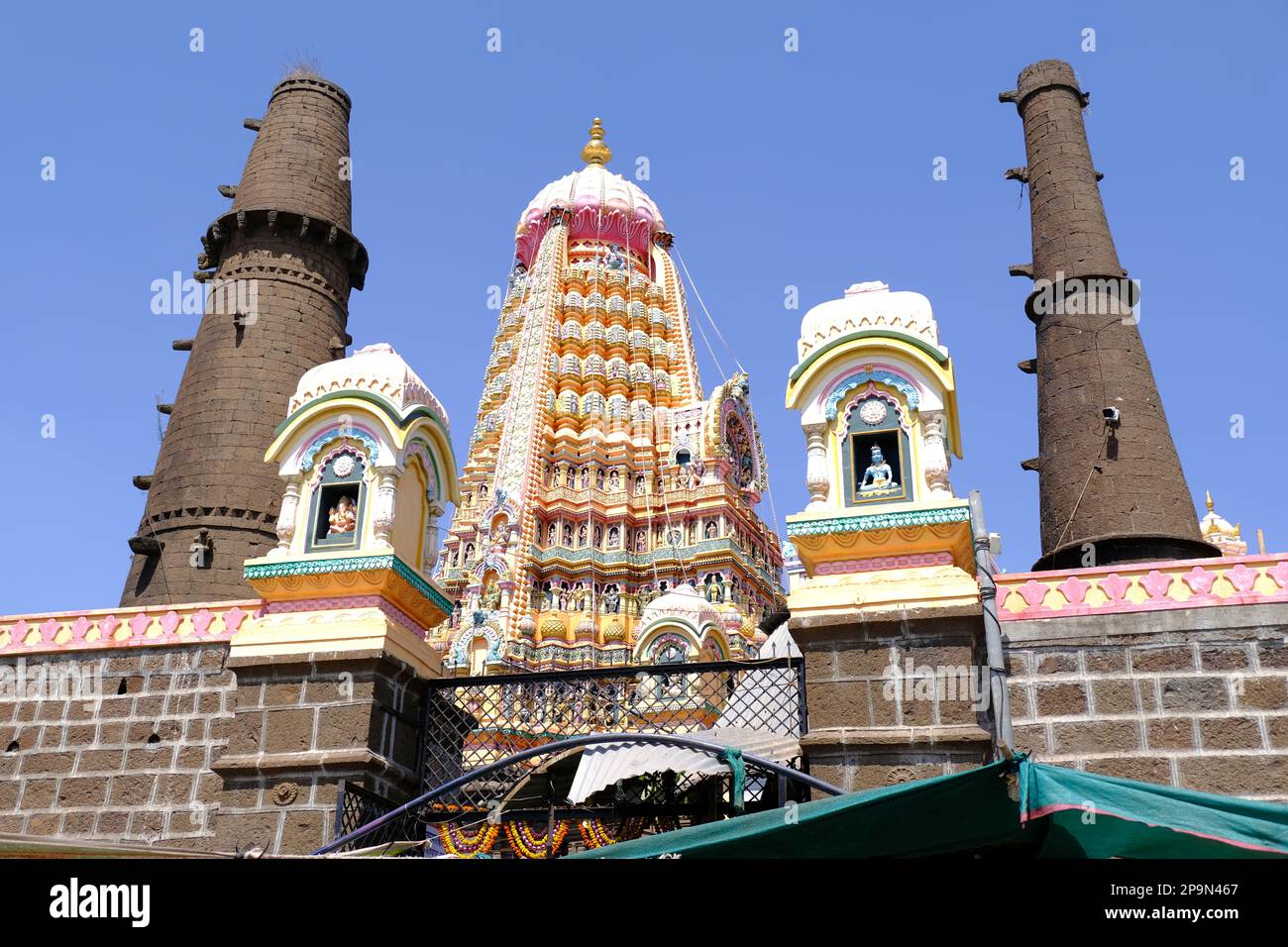 19. Februar 2023, Shikhar Shingnapur Tempel ein antiker Shiva Tempel rund 45 km vom Satara Viertel, Maharashtra, Indien. Stockfoto