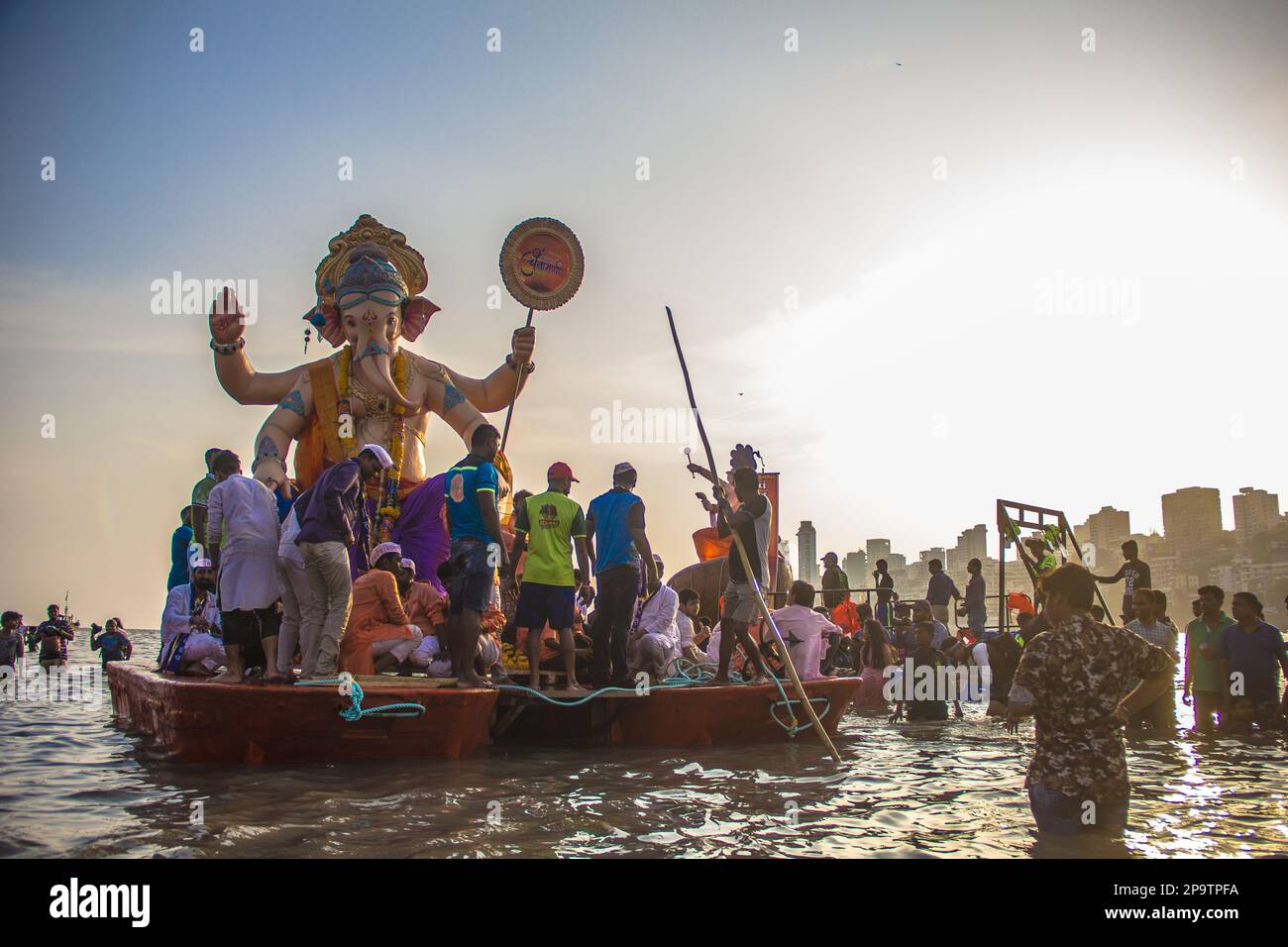 Ganapati Visarjan in Mumbai, Girgaon Chowpaty, Girgaum chowpatty Ganesh Visarjan, Ganesh Festival. Mumbai, Maharashtra, Indien Stockfoto