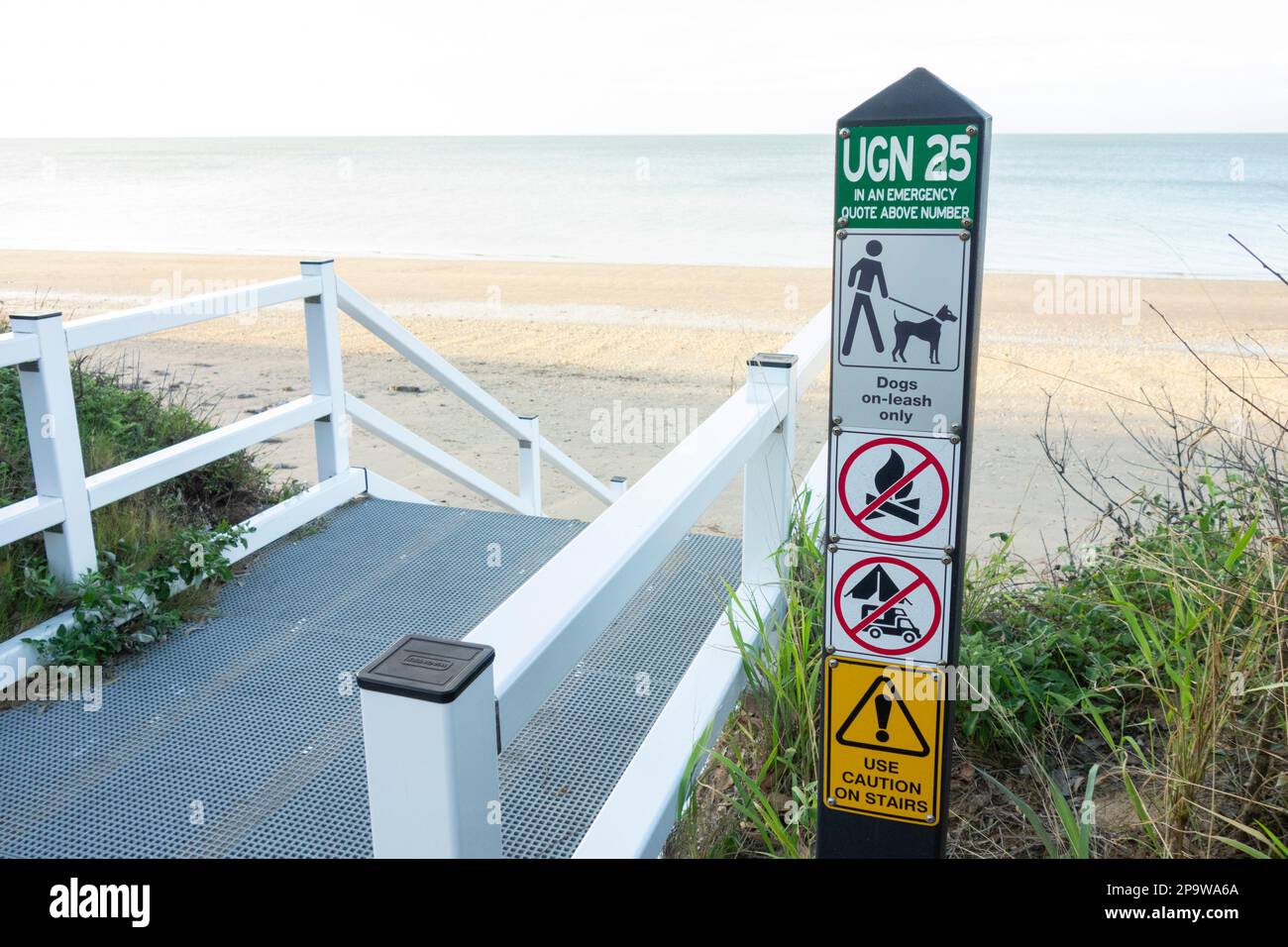 Fußweg und Treppen zum Torquay Beach, Hervey Bay, Queensland, Australien Stockfoto