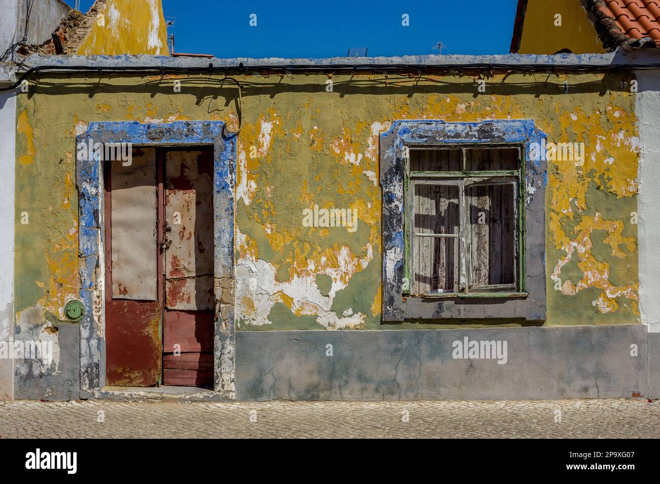Malerische, farbenfrohe Ruine Algarve Portugal Stockfoto