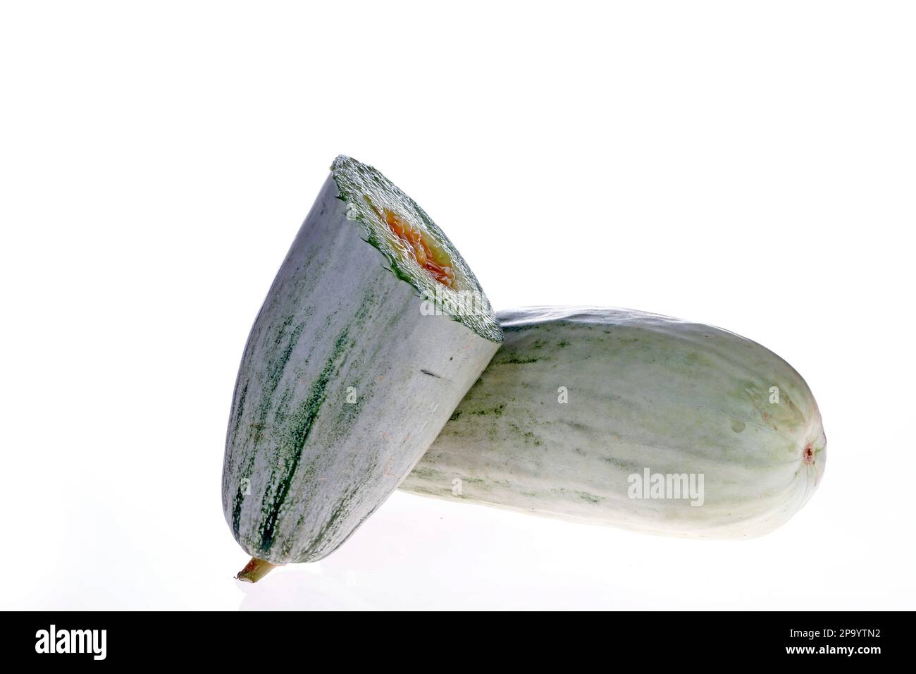 Melone auf weißem Hintergrund, aus nächster Nähe aufgenommen Stockfoto