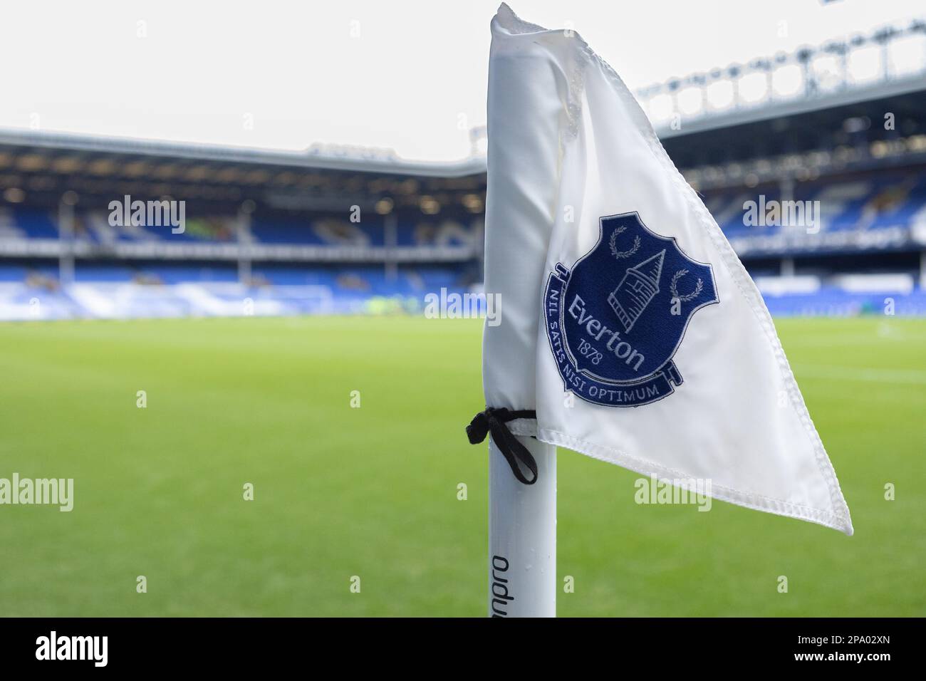 Vor dem Premier League-Spiel Everton gegen Brentford im Goodison Park, Liverpool, Großbritannien, bietet sich ein Blick auf die Flaggen. 11. März 2023. (Foto von Phil Bryan/News Images) in Liverpool, Großbritannien, 3/11/2023. (Foto: Phil Bryan/News Images/Sipa USA) Guthaben: SIPA USA/Alamy Live News Stockfoto