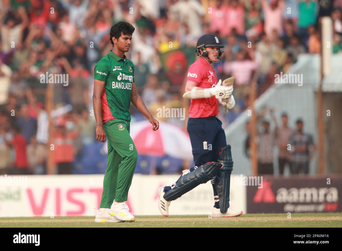 Hasan Mahmud beim Bangladesch-England-1. T20I-Spiel von drei Spielserien im Zahur Ahmed Chowdhury Cricket Stadium, Sagorika, Chattogram, Bangladesch Stockfoto