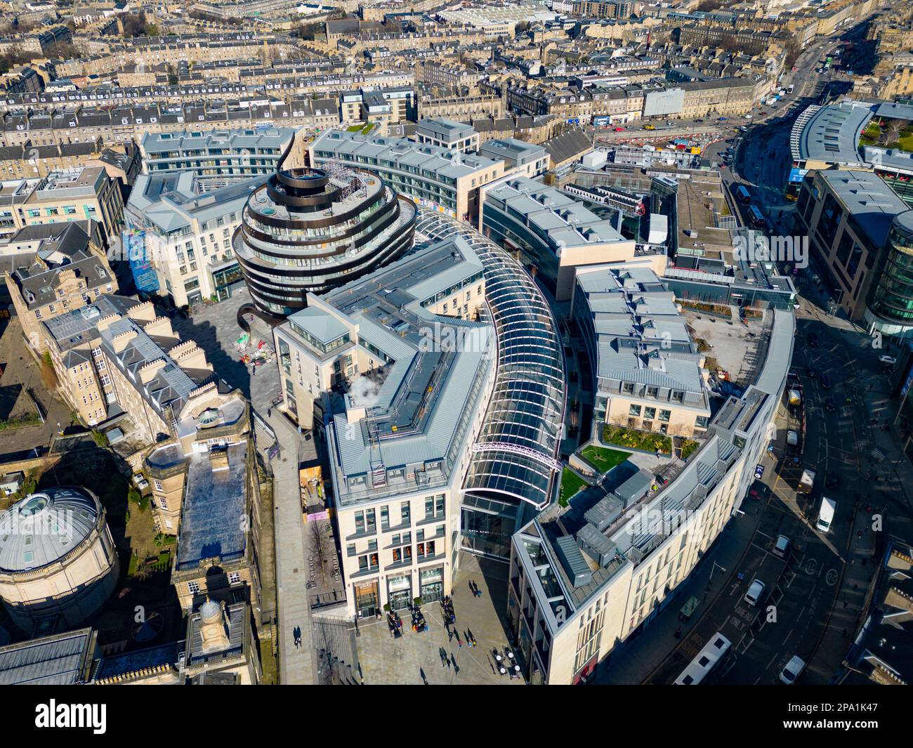 Luftaufnahme des Stadtzentrums von Edinburgh und des St. James Quarter von der Drohne, Schottland, Großbritannien Stockfoto