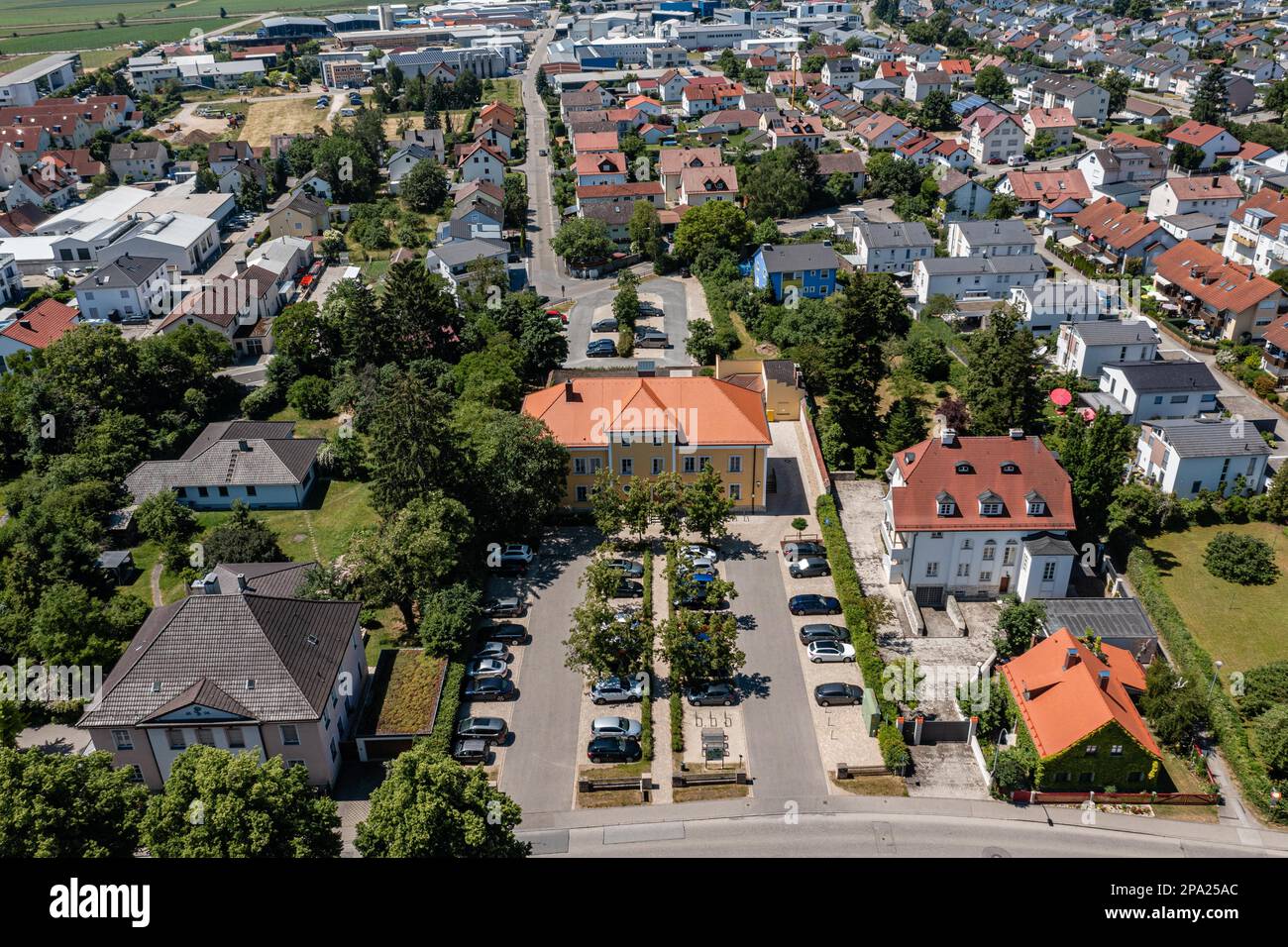 Luftaufnahme des alten Bezirksgerichts in Beilngries im Altmuehltal-Naturpark, Bayern, heute beherbergt er ein soziales Zentrum Stockfoto