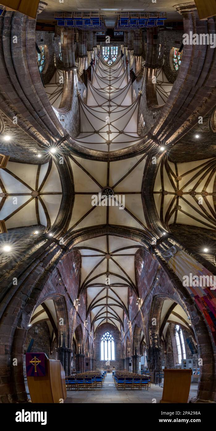 Innenpanorama Vertorama mit restaurierter Decke, St. Mary's Parish Church, Haddington, East Lothian, Schottland, Großbritannien Stockfoto