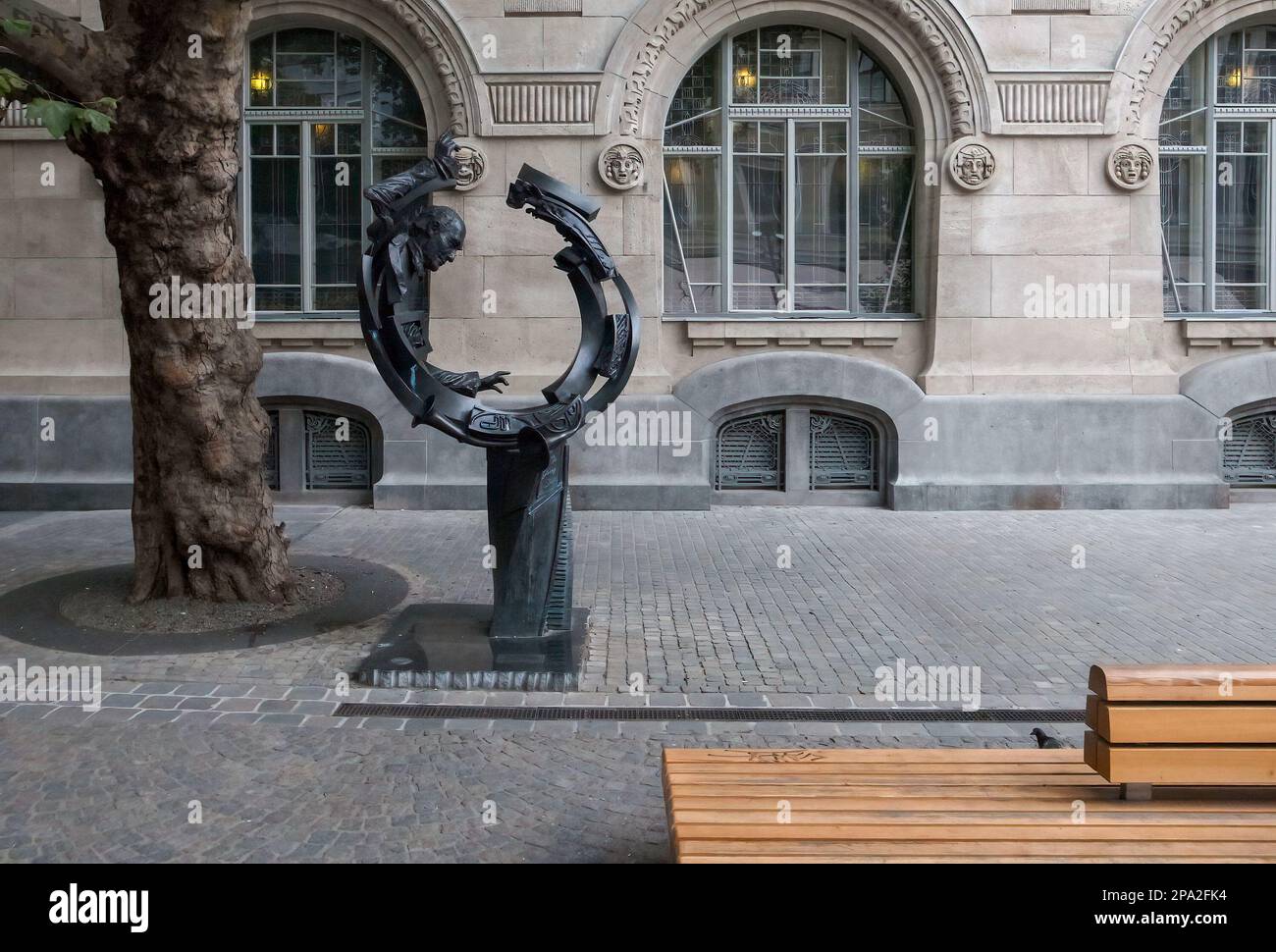 Budapest, Ungarn - 15.05.2015: Moderne Skulptur des berühmten Komponisten der klassischen Musik Franz Liszt in der Straße von Budapest Stockfoto