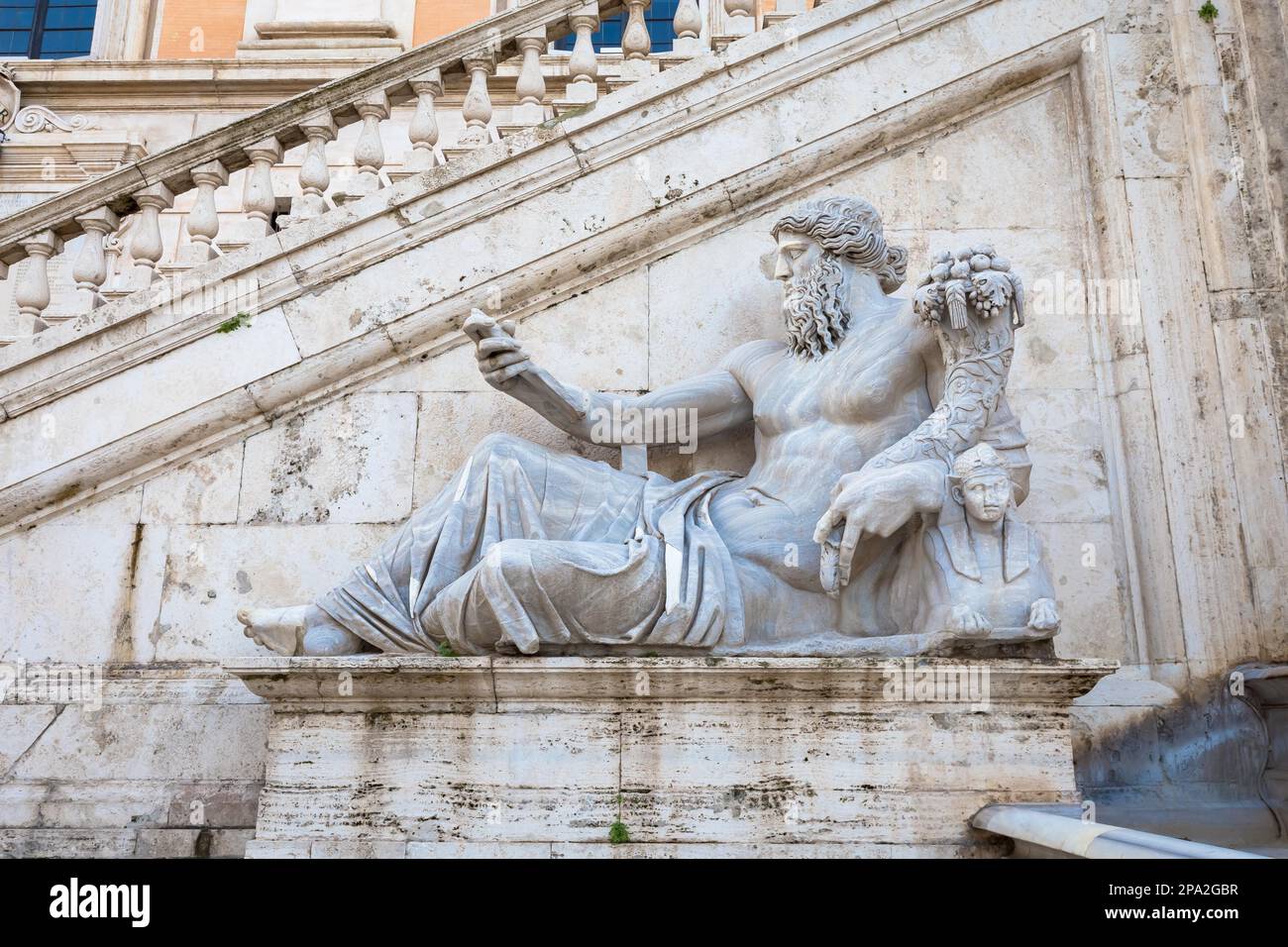 Rom, Italien. Blick auf die Treppe des Palazzo Senatorio, ein Meisterwerk der Renaissance. Die doppelte Treppenrampe wurde von Michelangelo AS entworfen Stockfoto
