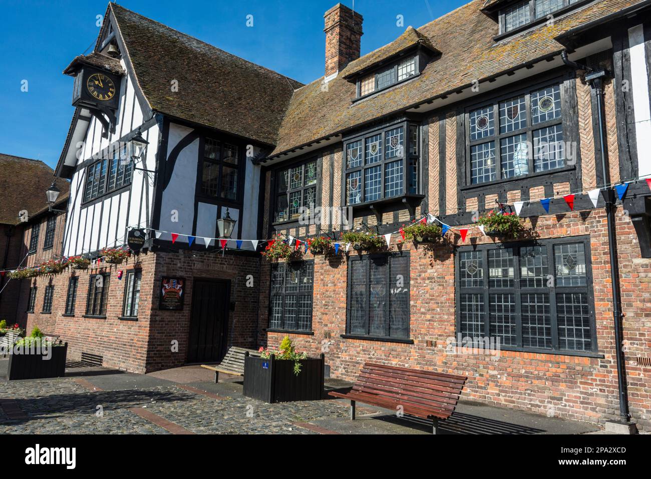 Sandwich Guildhall in der kleinen historischen Stadt Sandwich (ehemaliger Cinque Port) in Kent, Großbritannien. Sandwich ist eine der historischsten Städte Englands Stockfoto