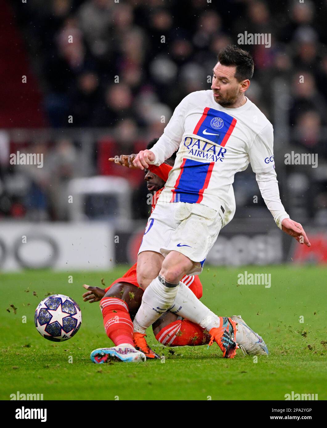 Lionel Messi FC Paris Saint-Germain PSG (30) Gegen Alphonso Davies Bayern FC Mnchen FCB (19