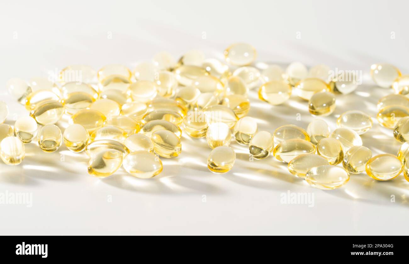 Vitamin D, Omega 3, Omega 6, Nahrungsergänzungsöl Fischöl, Vitamin A, Vitamin E, Leinsamenöl Stockfoto