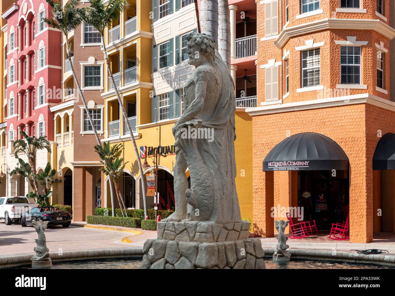 Geschäfte und Wohnanlagen am Hafen, Naples, Florida, USA. Stockfoto