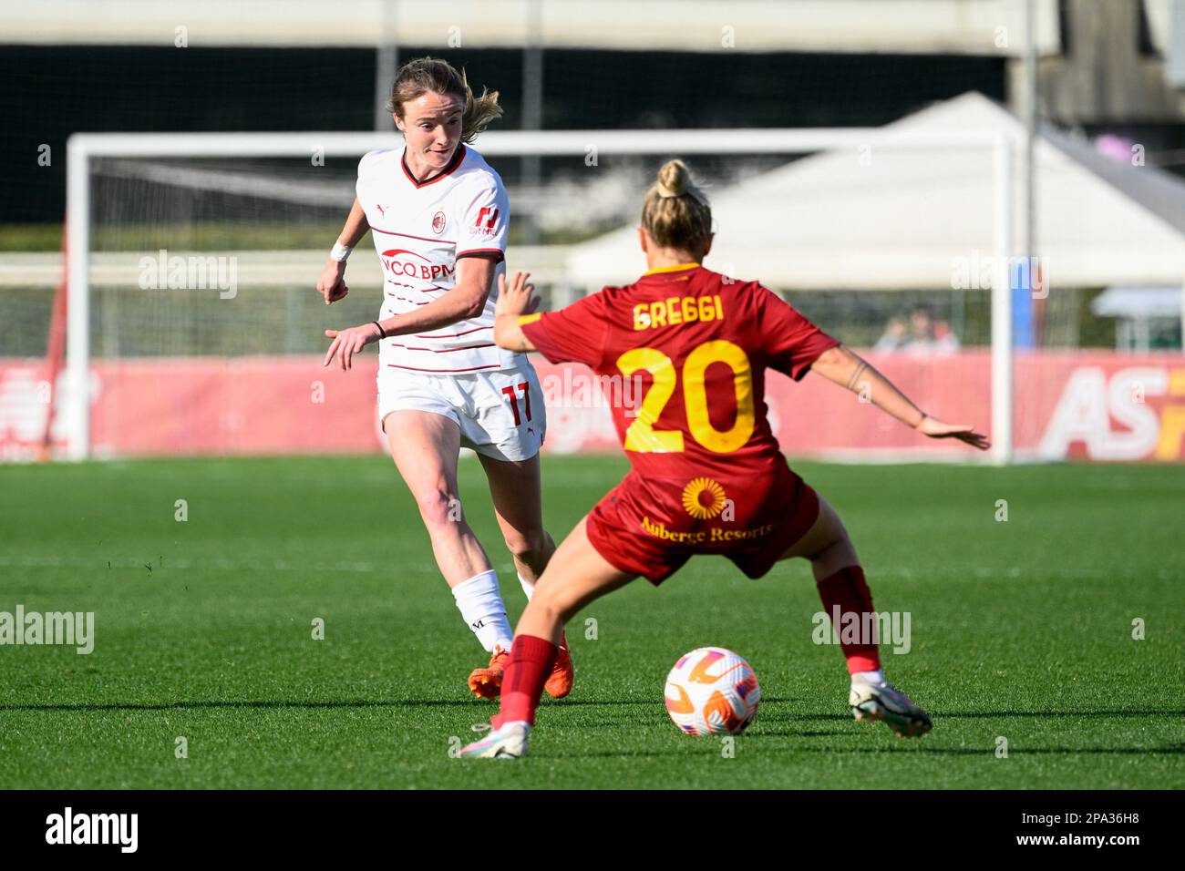 Rom, Italien. 11. März 2023. Valery Vigilucci (AC Mailand) Giada Greggi (AS Roma Women) während des Halbfinalspiels Coppa Italia Frecciarossa zwischen AS Roma und AC Mailand am 11. März 2023 im Tre Fontane-Stadion in Rom. Kredit: Unabhängige Fotoagentur/Alamy Live News Stockfoto