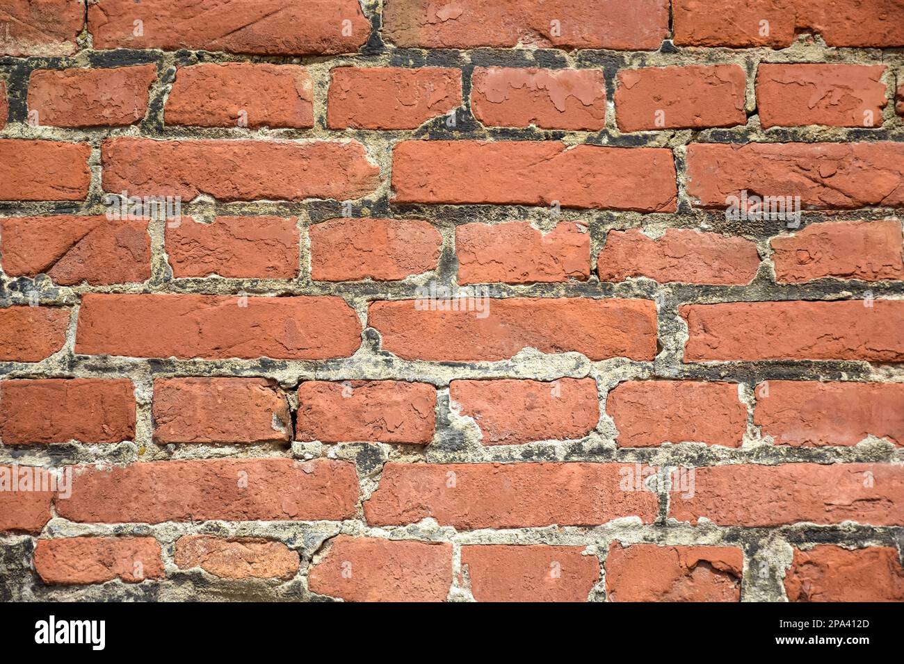 Rote Ziegelwand, abstraktes Ziegelwerk. Backsteinwand eines alten Gebäudes. Selektiver Fokus. Stockfoto Rote Ziegelwand, abstraktes Ziegelwerk. Backsteinwand eines alten Gebäudes. Selektiver Fokus. Stockfoto