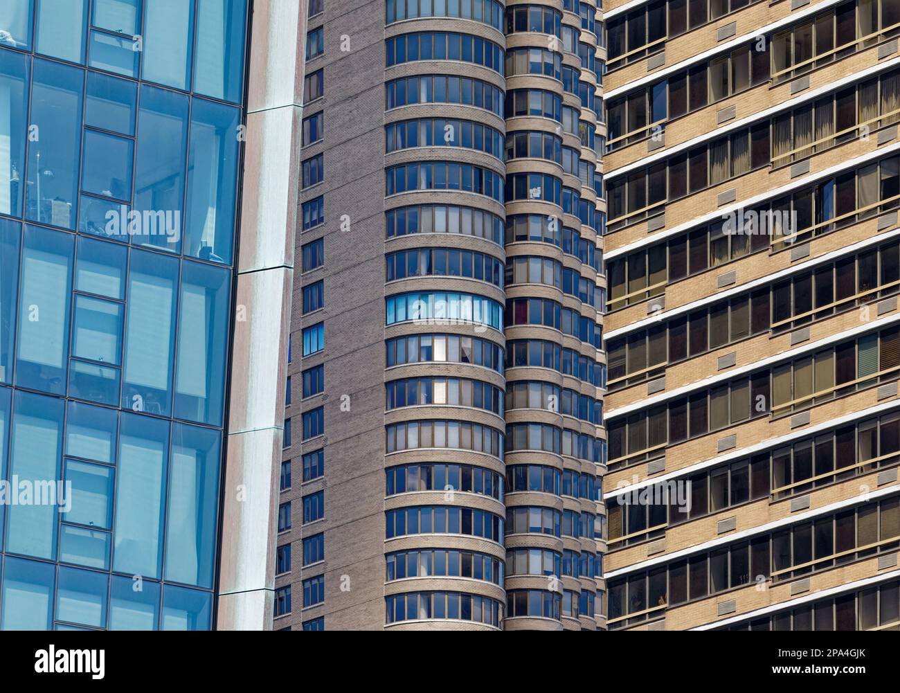 NYC Midtown: Hochhaus-Sandwich des Copper, des Corinthian und des Manhattan Place im Viertel Murray Hill in Manhattan. Stockfoto