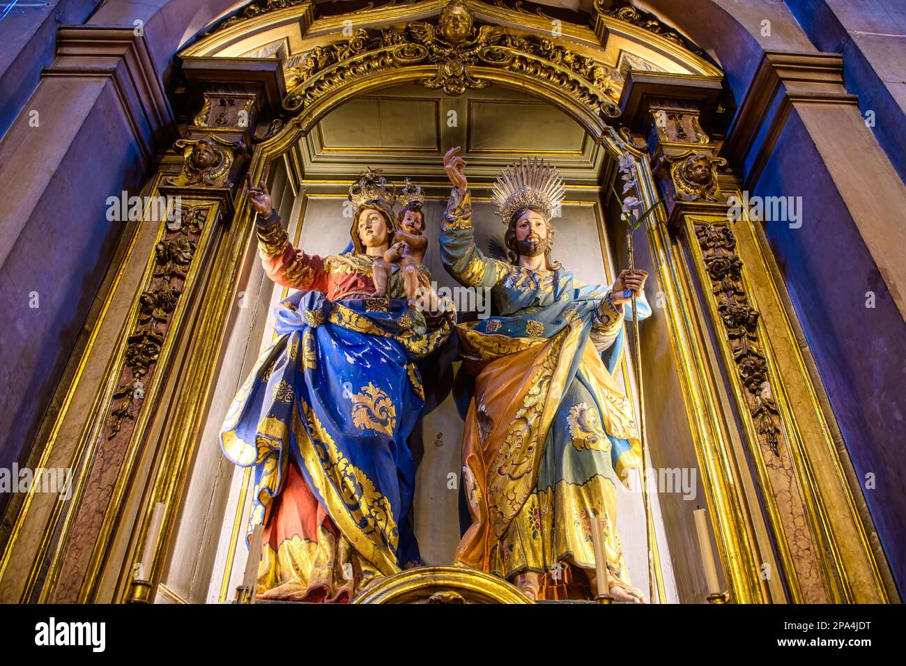 Religiöses Bild von Josef, Maria und Jesuskind. Kirche der Heiligen Maria Magdalena, Lissabon, Portugal Stockfoto