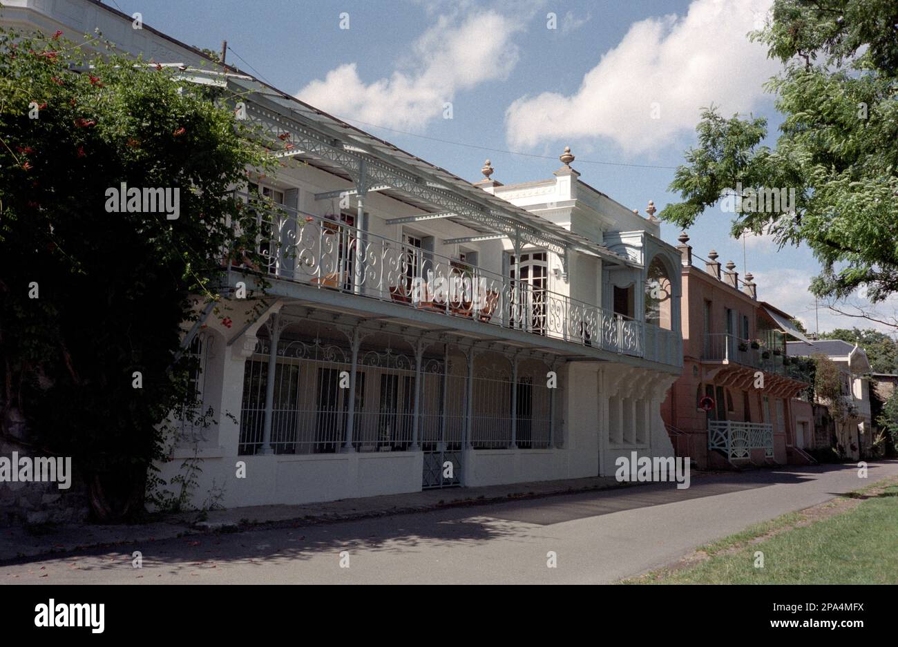 CROISSY SUR SEINE - HÄUSER AUS DER IMPRESSIONISTISCHEN ZEIT AM UFER DER SEINE - FRANZÖSISCHE KUNSTGESCHICHTE - SILBERFILM © F.BEAUMONT Stockfoto