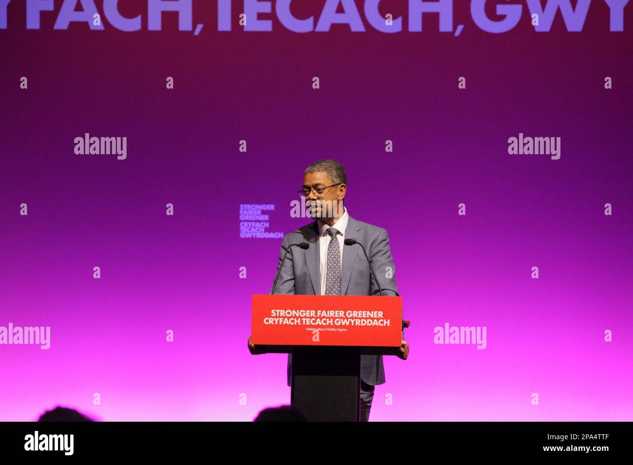 Vaughan Gething MS, Wirtschaftsminister, hält eine Rede vor der Welsh Labour Conference, Veranstaltungsort Cymru, Llandudno, Wales, 11. März 2023 Stockfoto