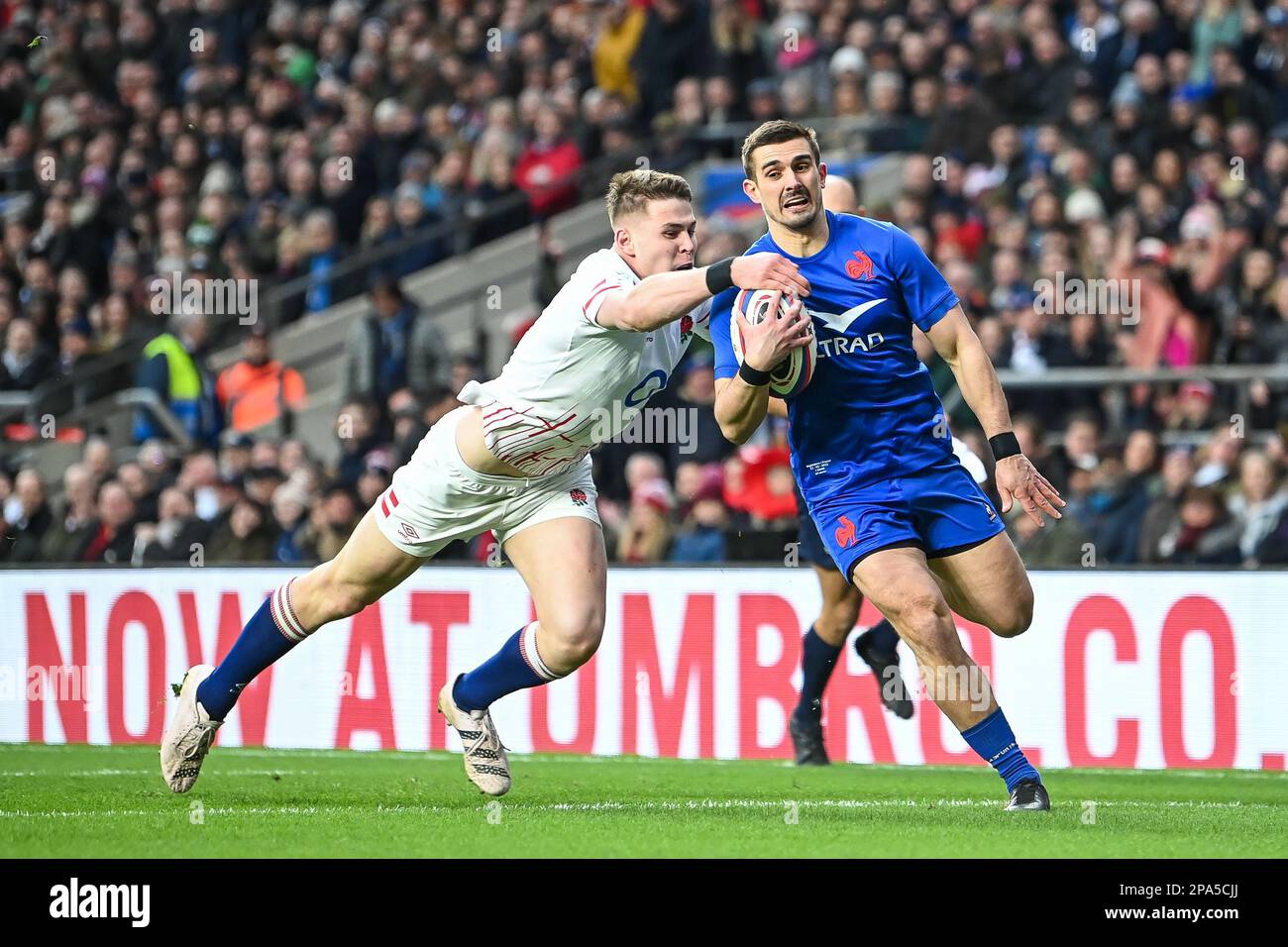 Thomas Ramos aus Frankreich versucht es beim Guinness 6 Nations Match England gegen Frankreich 2023 im Twickenham Stadium, Twickenham, Großbritannien, 11. März 2023 (Foto: Craig Thomas/News Images) Stockfoto