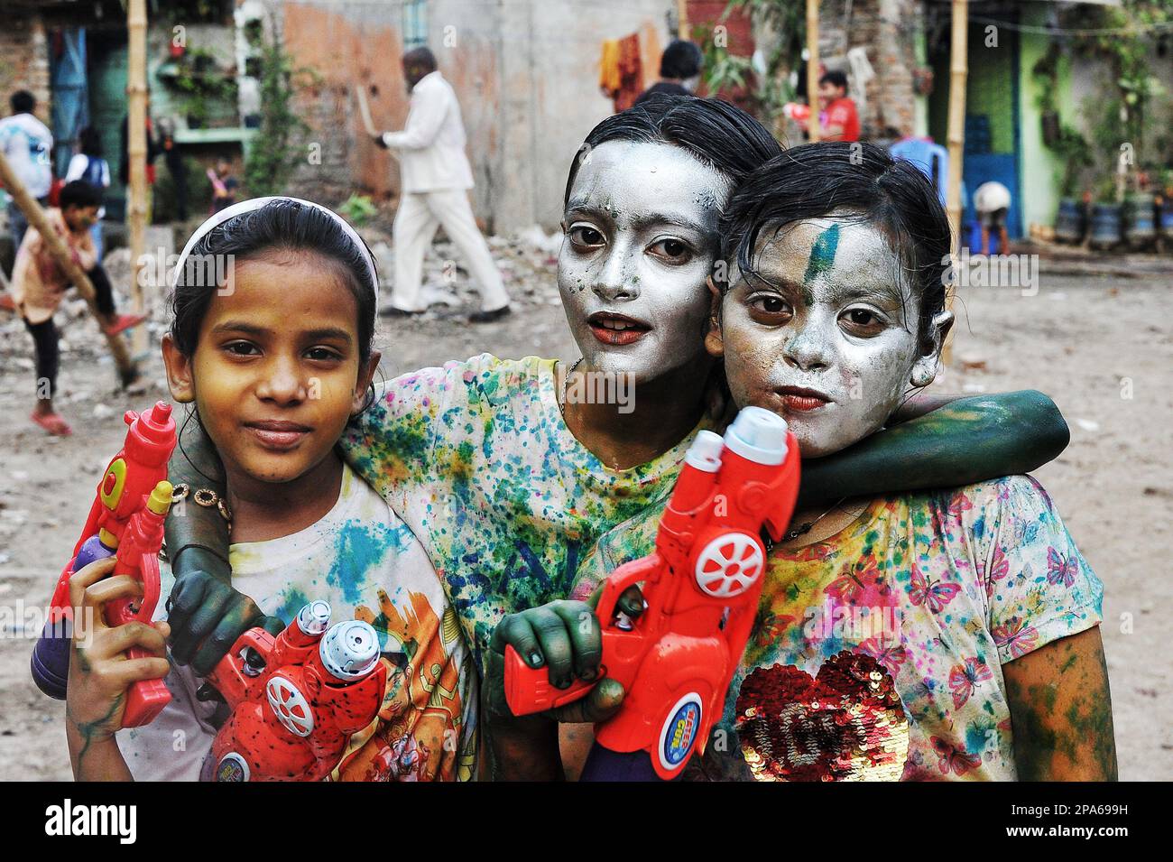 Holi-Feierlichkeiten in Dhaka. Holi, auch bekannt als Festival of Colours, Love and Spring, ist eines der beliebtesten und bedeutendsten Festivals im Hinduismus. Es feiert die ewige und göttliche Liebe der götter Radha und Krishna. Dhaka, Bangladesch. Stockfoto