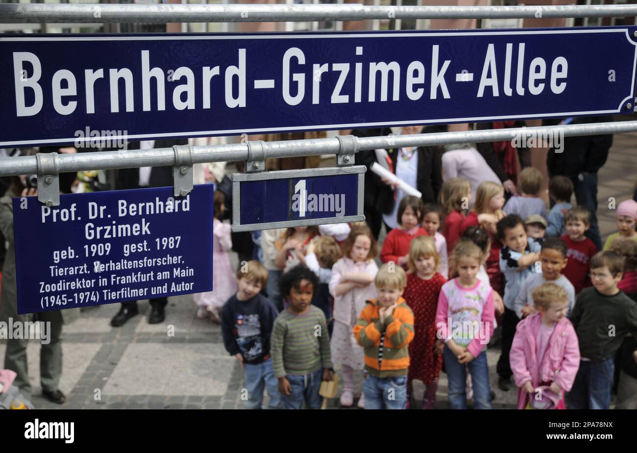 Bernhard-Grzimek-Allee steht am Donnerstag, 24. April 2008, auf einem