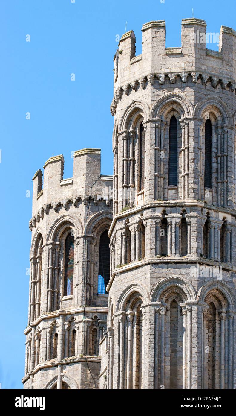 Detail von runden Türmchen auf dem Westturm der Ely Kathedrale im Cambridgeshire Fens UK Stockfoto