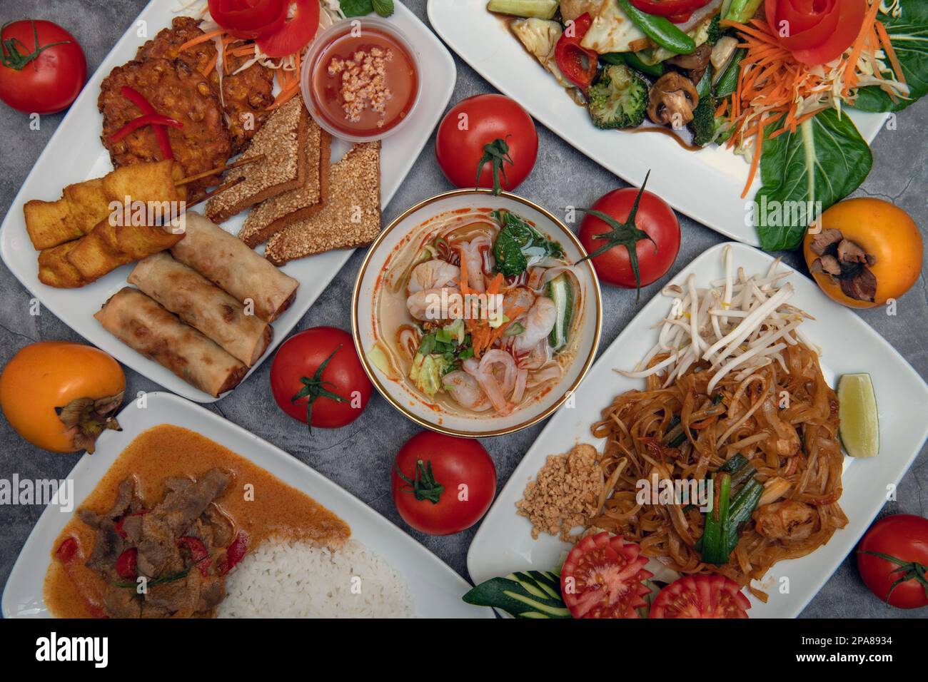Auswahl an thailändischen Speisen Stockfoto