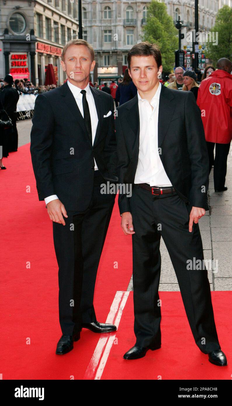 British actors Daniel Craig, left, and Harry Eden, right, pose for photographers as they arrive at the world premiere of "Flashbacks of a Fool" at a cinema in central London, Sunday, April 13, 2008. (AP Photo/Nathan Strange) Stockfoto