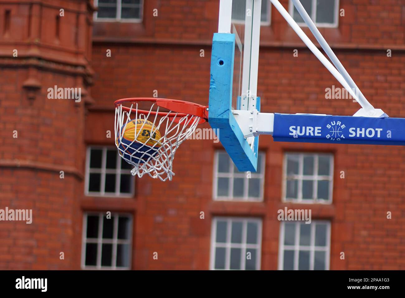 Sure Shot Basketballkorb in Cardiff Bay Stockfoto