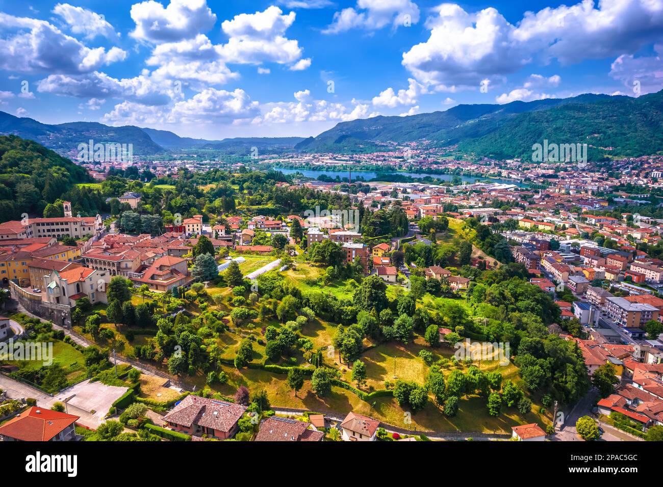 Stadt Calolziocorte, unvergleichlicher Panoramablick, Comer See in der Region Lombardei in Italien Stockfoto