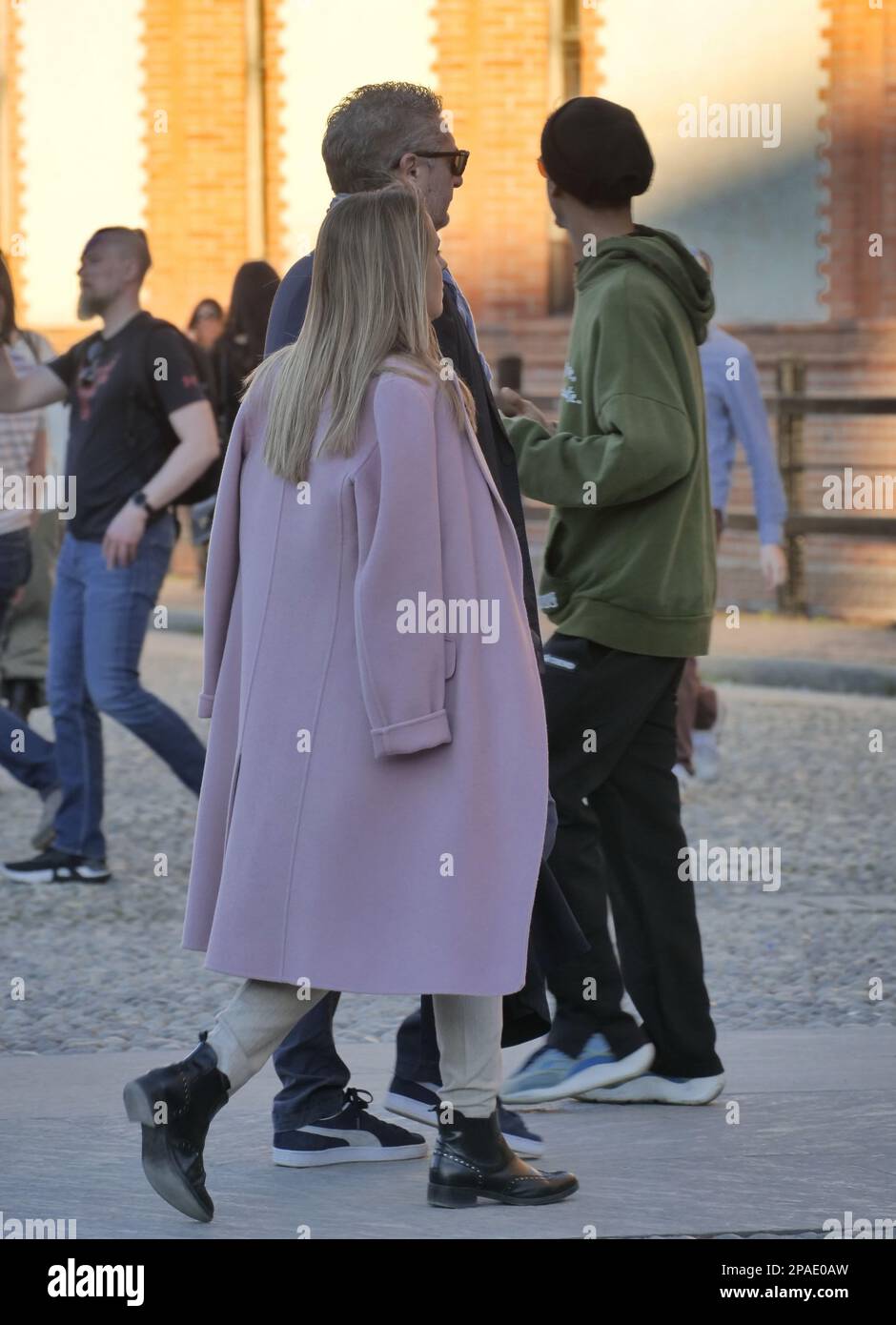 Mailand, Italien. 12. März 2023. Daniele Massaro und seine Frau Carla auf den Straßen von Mailand Credit: Independent Photo Agency/Alamy Live News Stockfoto