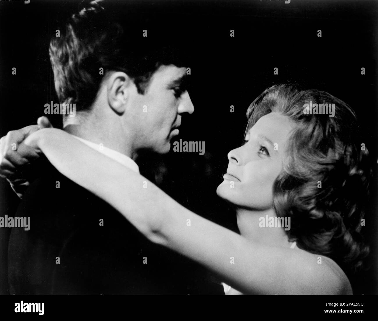 Alan Bates, Millicent Martin, am Set des britischen Films „Nothing but the Best“, Anglo-Amalgamated Film Distributors, 1964 Stockfoto