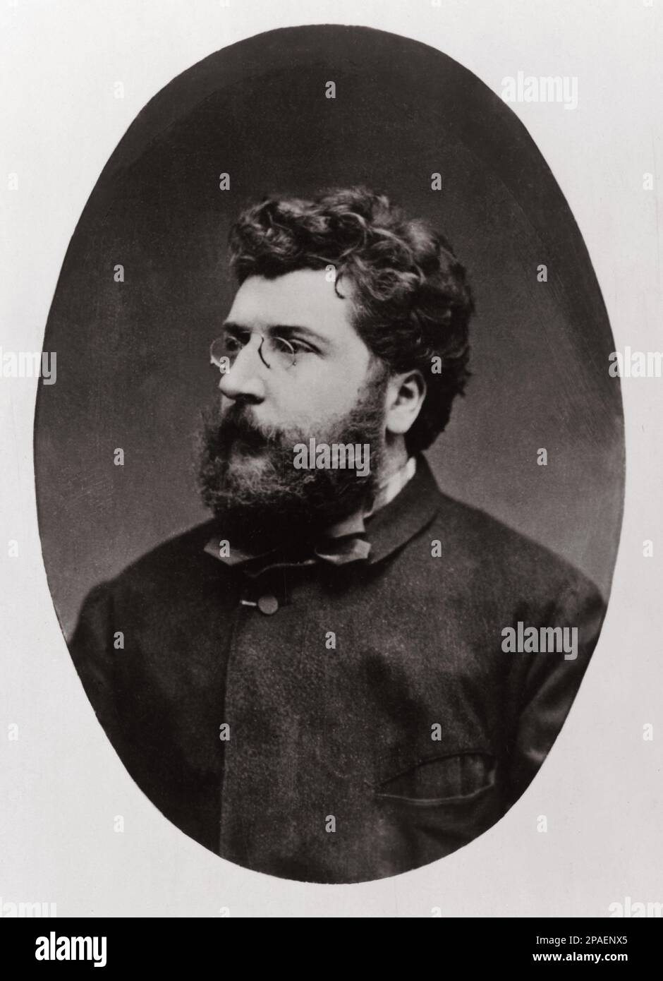 1860 Ca : der französische Komponist und Pianist der romantischen Ära GEORGES BIZET ( 1838 - 1875 ). Er ist vor allem für die Oper bekannt. CARMEN ( 1875 ) basiert auf einer Novelle des gleichen Titels, die 1846 von Prosper Merimee geschrieben wurde. Bizet komponierte die Titelrolle eines Mezzo-Soprans. Carmen wurde anfangs nicht gut aufgenommen, aber schließlich kam das Lob dafür von bekannten Zeitgenossen wie Claude Debussy, Camille Saint-Saens und Pjotr Tschaikowsky. Johannes Brahms besuchte mehr als zwanzig Darbietungen und betrachtete sie als die größte Oper, die in Europa seit dem französisch-preußischen Krieg produziert wurde. Die Aussicht auf Th Stockfoto