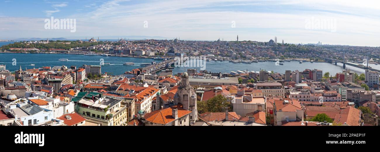 Istanbul, Türkei - 09 2019. Mai: Panoramablick auf das Goldene Horn vom Galataturm. Stockfoto