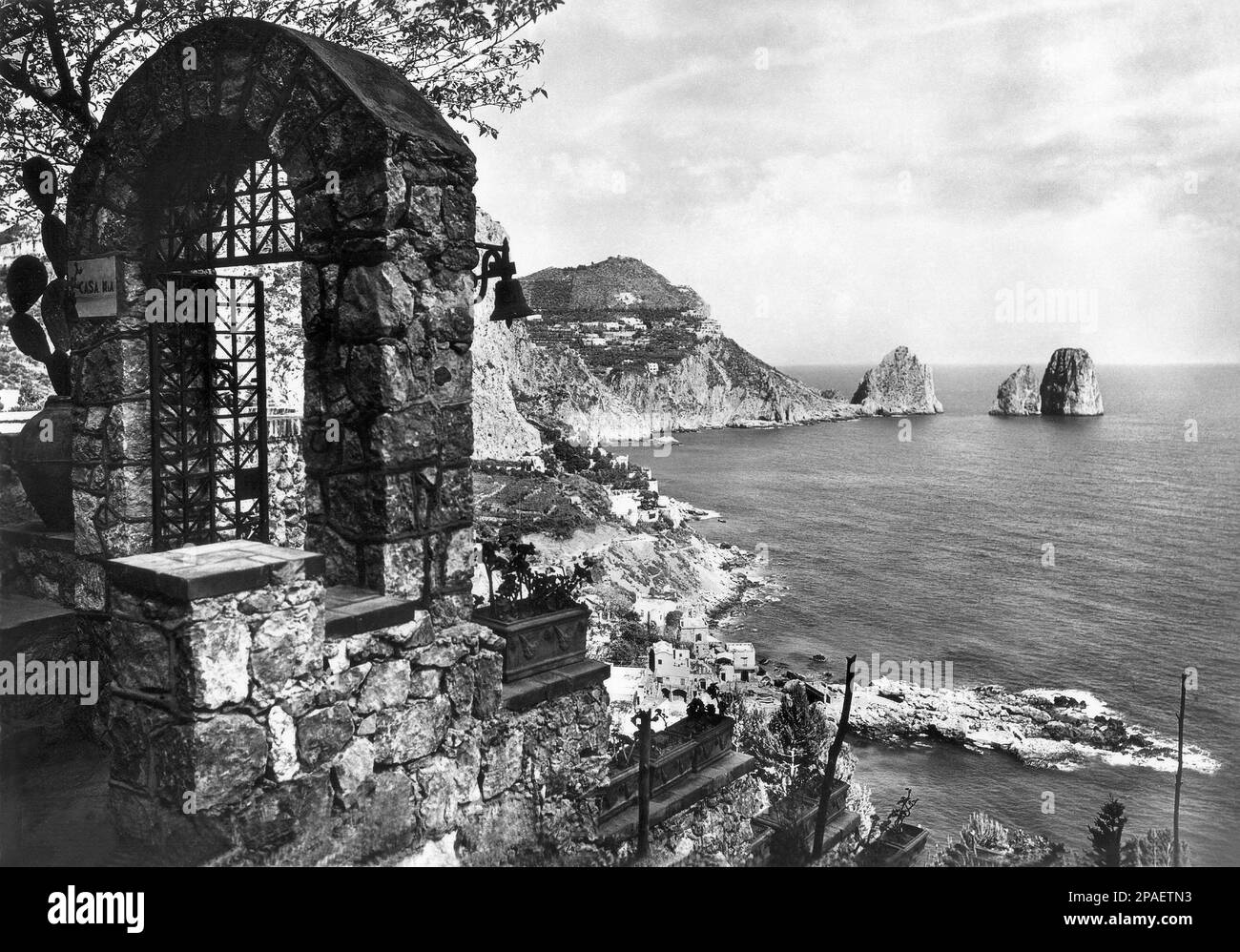 1950 c. , Insel CAPRI , Italien die FARAGLIONI von der Villa
