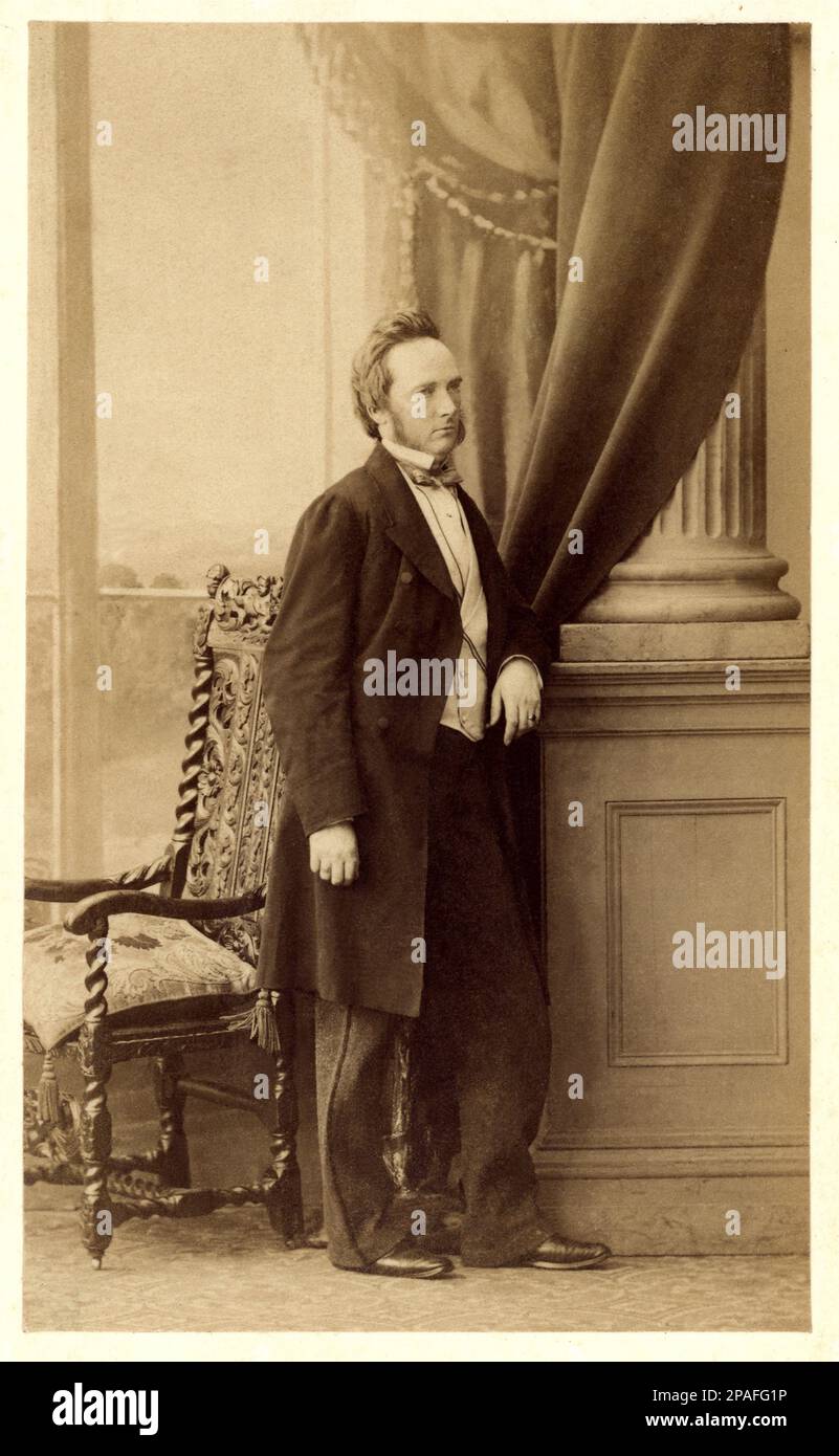 1870 Ca , London , England : Lord John Campbell Marquess of Lorne Duke of Argyll ( 1845 - 1914 ) Generalgouverneur von Kanada von 1878 bis 1883. Verheiratet im Jahr 1871 mit Prinzessin LOUISE , Herzogin von Argyll ( 1848 - 1939 ) , sechstem Kind und vierter Tochter von Königin VICTORIA von England ( 1819 - 1901 ) . Foto: GALDESI und BLANFORD and Co , London . Die Ehe war nicht glücklich. Lorne soll bisexuell gewesen sein, wenn nicht größtenteils homosexuell in ihrer Prädisposition, und hatte mit einigen bekannten Homosexuellen wie dem Autor Horatio Brown und dem Künstler Lord Ronald Gower enge Freundschaften Stockfoto